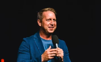 Fundador do YouVersion alerta que IA ainda comete erros ao citar a Bíblia