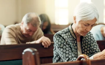 Religião e fé prolongam vidas em até 7 anos, revela estudo abrangente