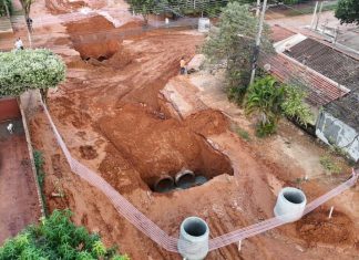 Em menos de 24h, Prefeitura amplia equipes em campo e avança rapidamente nos reparos de cratera no Jardim Rodrigues