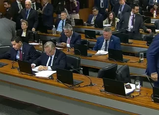 CCJ da Câmara aprova PEC que reduz maioridade penal de 18 para 16 anos