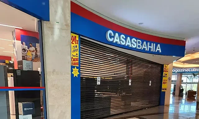 Justiça determina que Casas Bahia restabeleça contratos de 130 demitidos em MS
