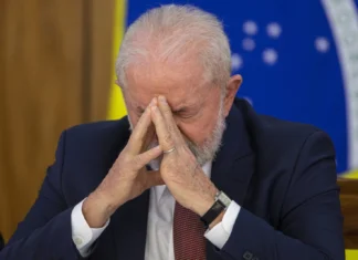 Lula recebe pastores no Palácio do Planalto e condena atos políticos em igrejas