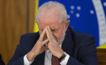 Lula recebe pastores no Palácio do Planalto e condena atos políticos em igrejas